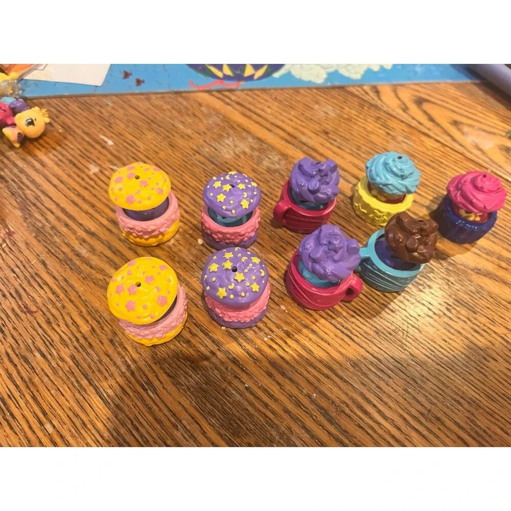 shopkin Lot of 9 cupcakes and cups